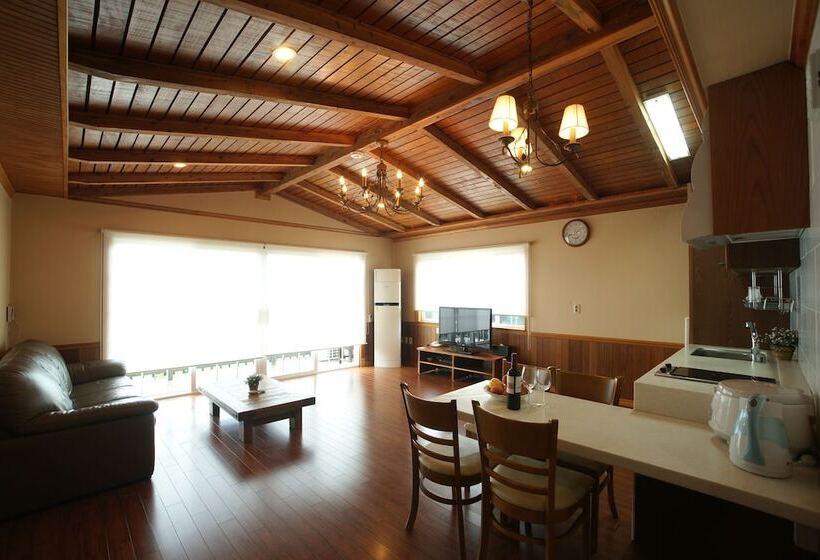 סוויטה מלכותית, Aewol Parkhill Village