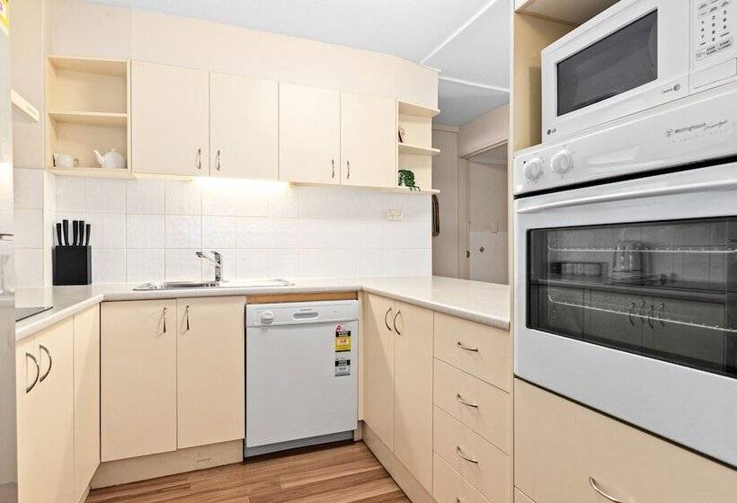 Апартаменты 3 Спальни, Windward Apartments