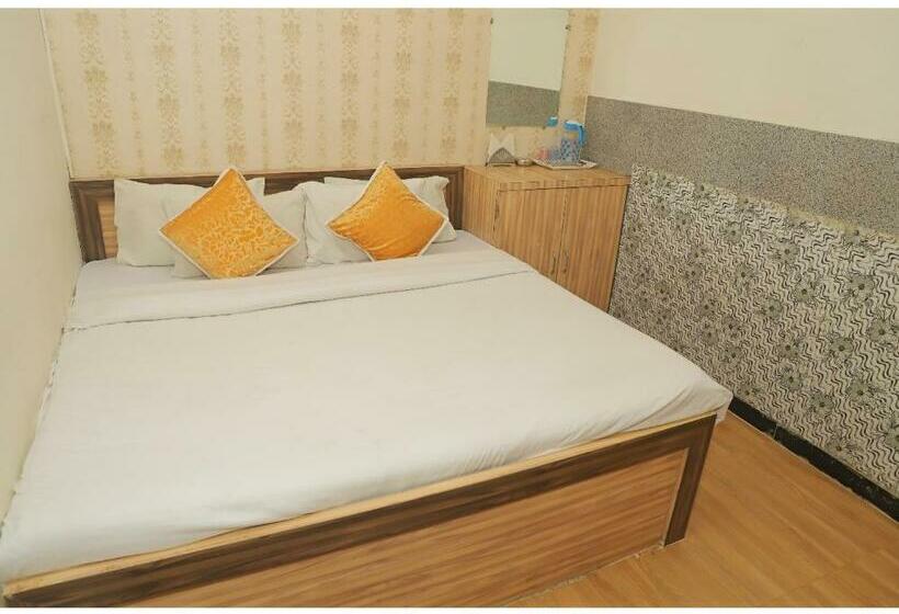 Quarto Deluxe, Fabexpress Vinayak