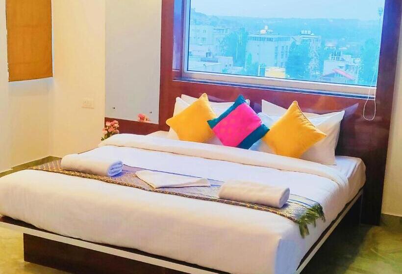 小型套房, Keerthis Royal Suites Kempegowda International Airport
