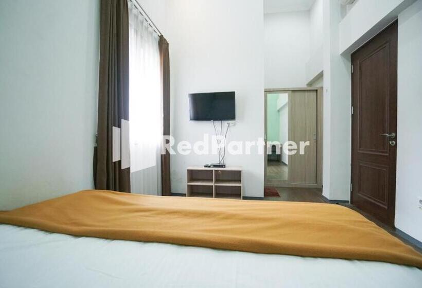 Quarto Estandar, Toba Mansion Syariah Near Benhil Redpartner