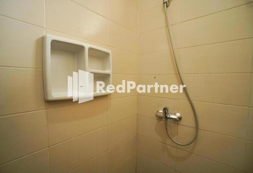 Quarto Estandar Individual, Toba Mansion Syariah Near Benhil Redpartner