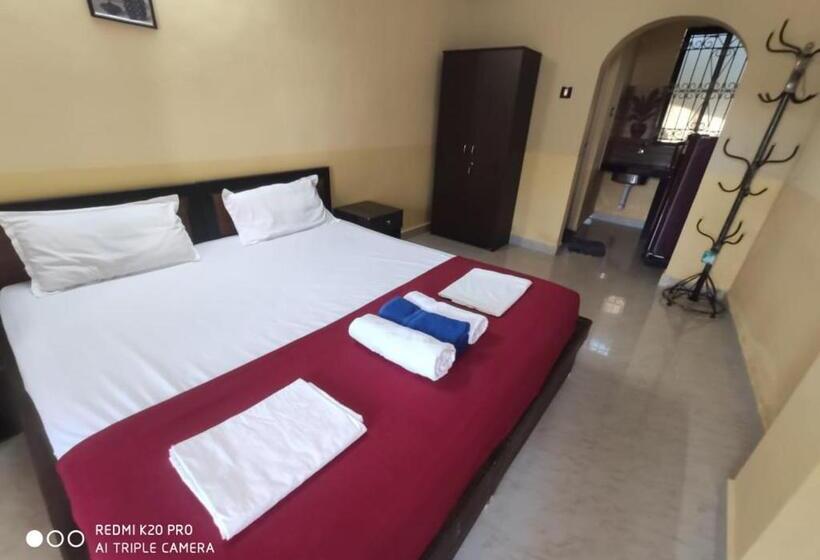 Номер Deluxe с Балконом, Regina Residency Inn