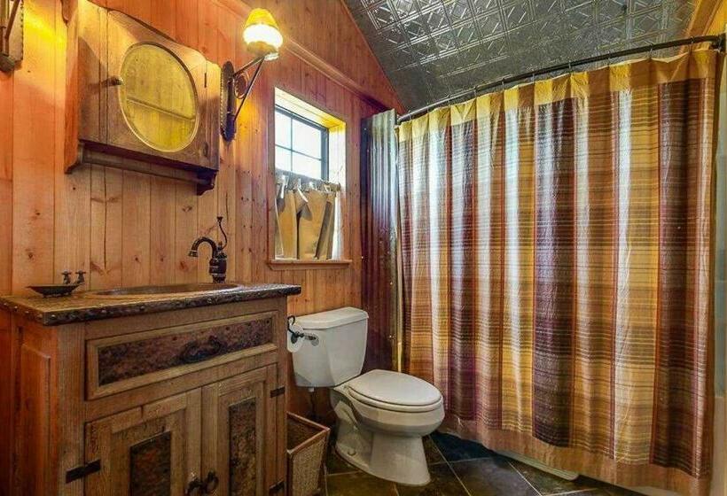 StandaardKamer, Last Outpost Bandera Ranch House