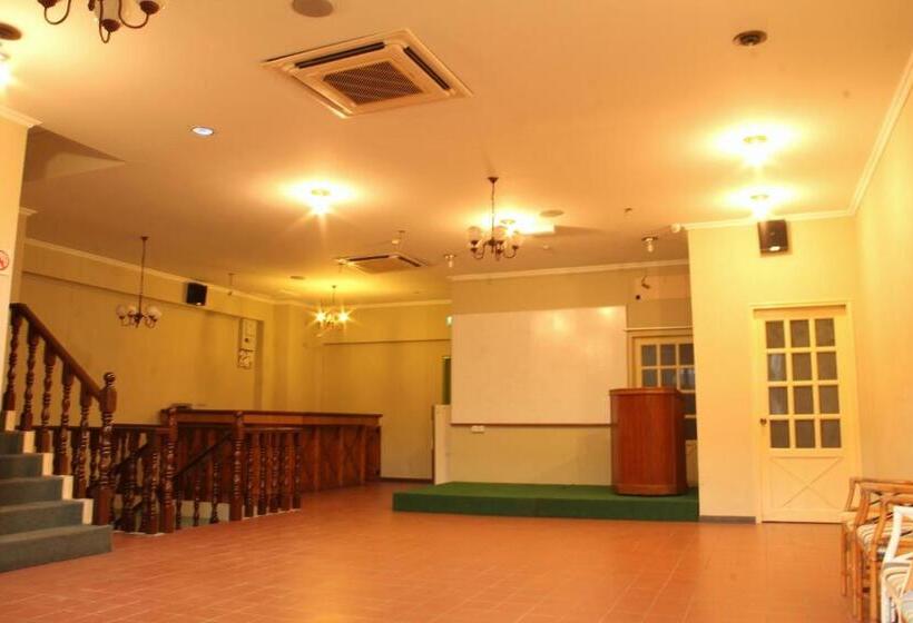 Номер Deluxe, Sandakan Inn