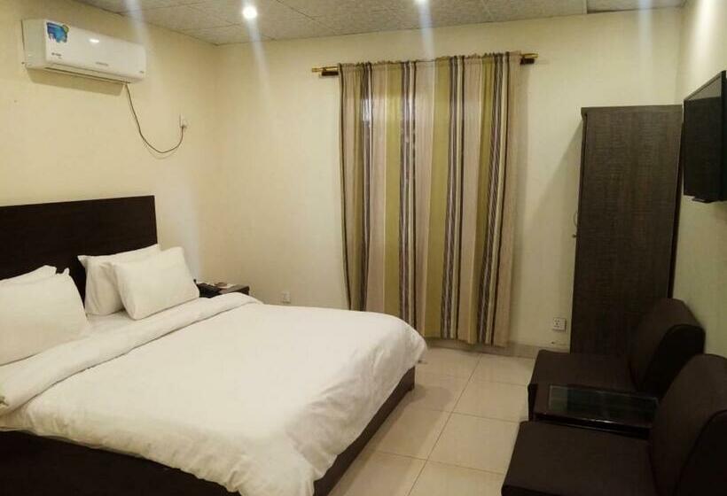 اتاق لوکس, Inn