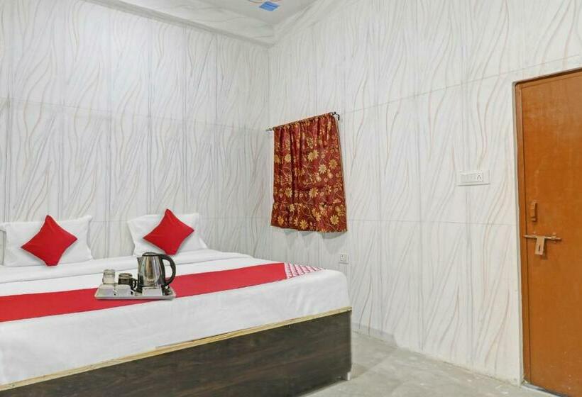 חדר קלאסי לשלושה, Flagship Sana Guest House Near Chaudhary Charan Singh International Airport