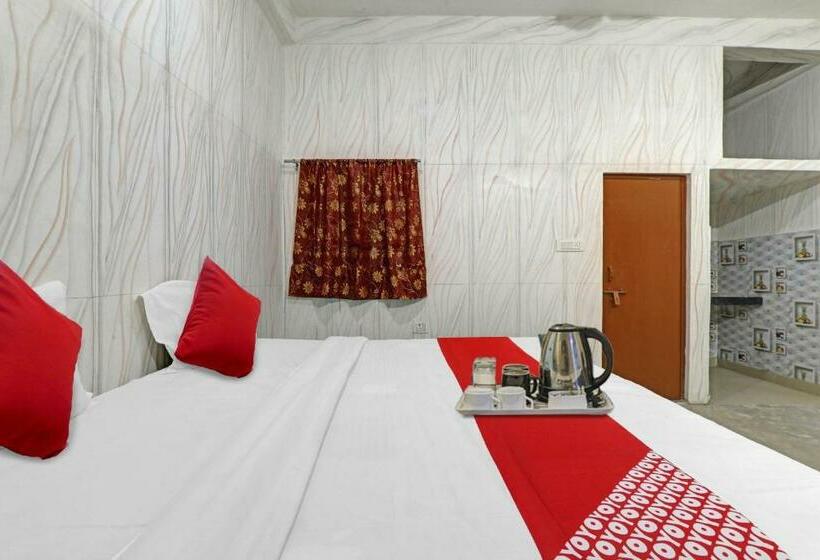 חדר קלאסי לשלושה, Flagship Sana Guest House Near Chaudhary Charan Singh International Airport