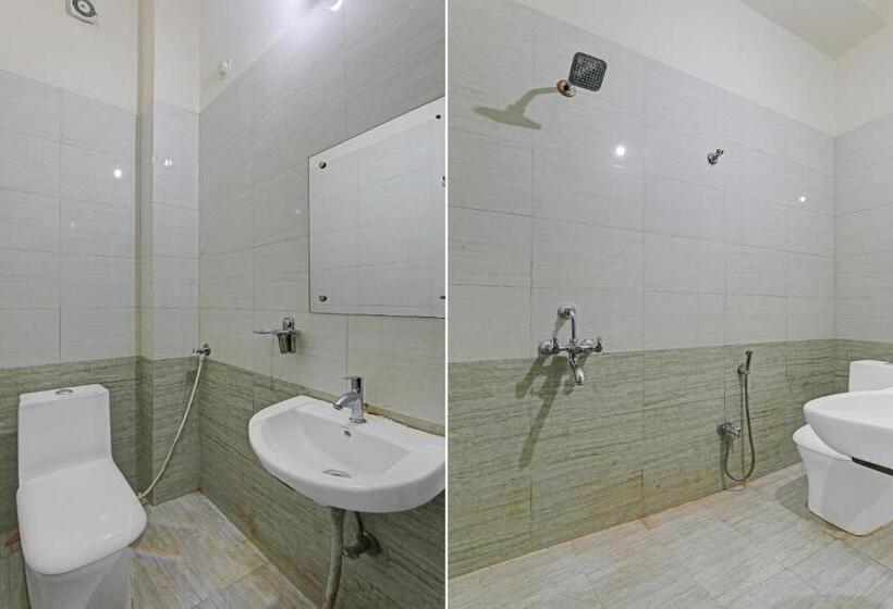 חדר קלאסי לשלושה, Flagship Sana Guest House Near Chaudhary Charan Singh International Airport