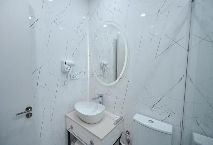 اتاق استاندارد با تخت بزرگ, Babi