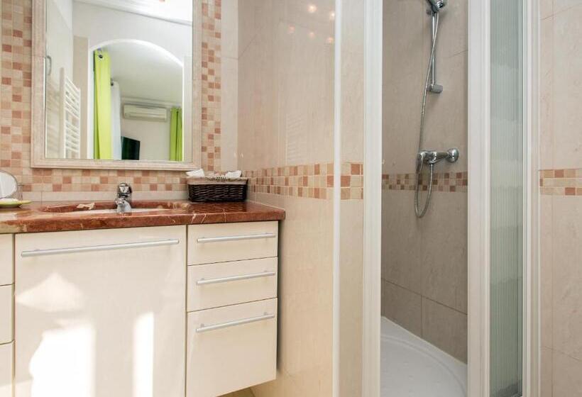 غرفة ديلوكس مطلّة علي البحر, Les Chambres D Hôtes De Mougins