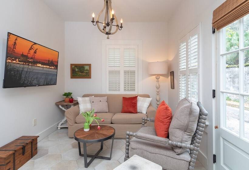 침실 1개 주택, Bayfront Marin House