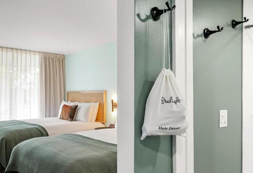 Номер Стандарт, The Starlight Motor Inn