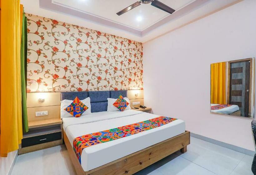 デラックスルーム, Treebo Shakuntalam, Near Lucknow Airport