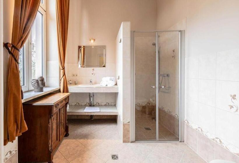 Номер Стандарт, Schlosshotel Gross Koethel