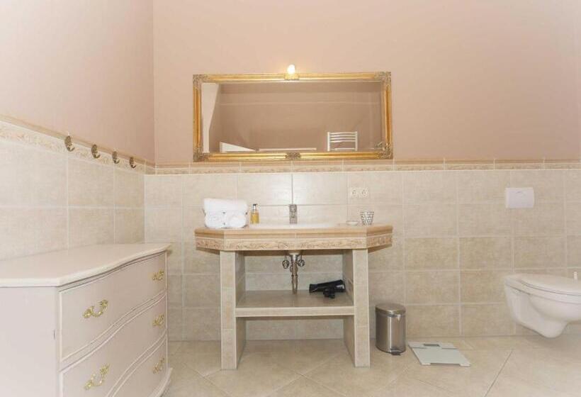 Трехместный Номер Комфорт, Schlosshotel Gross Koethel