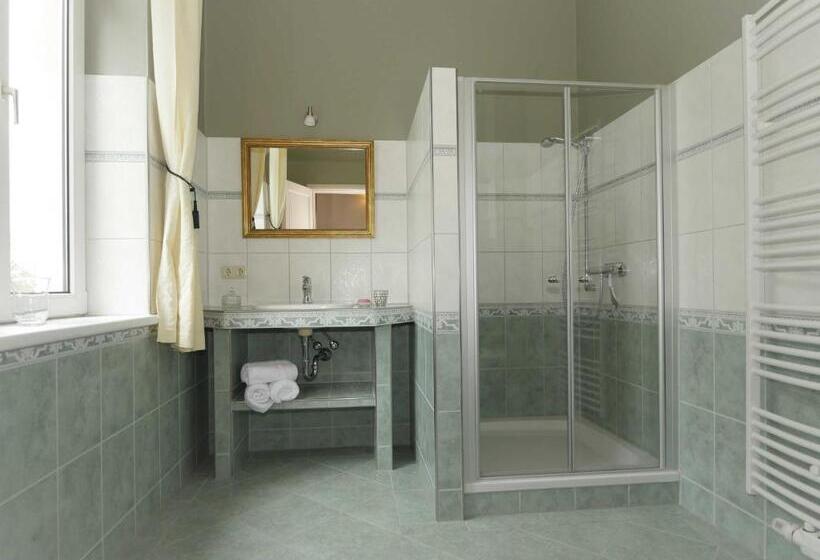 Номер Стандарт, Schlosshotel Gross Koethel