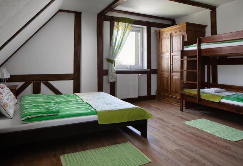 اتاق کلاسیک چهارنفره, Gospodarstwo Agroturystyczne Kowalowe Wzgórze