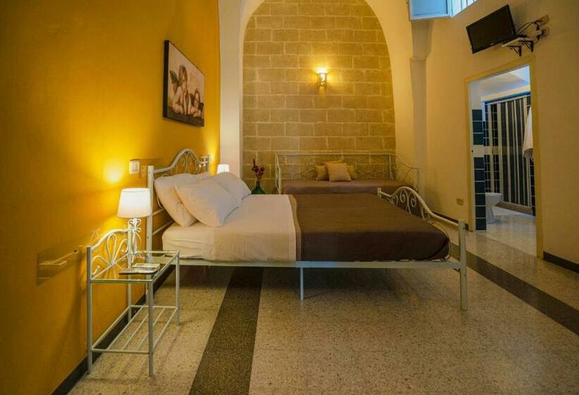Трехместный Номер Стандарт с Балконом, B&b Nu Suennu