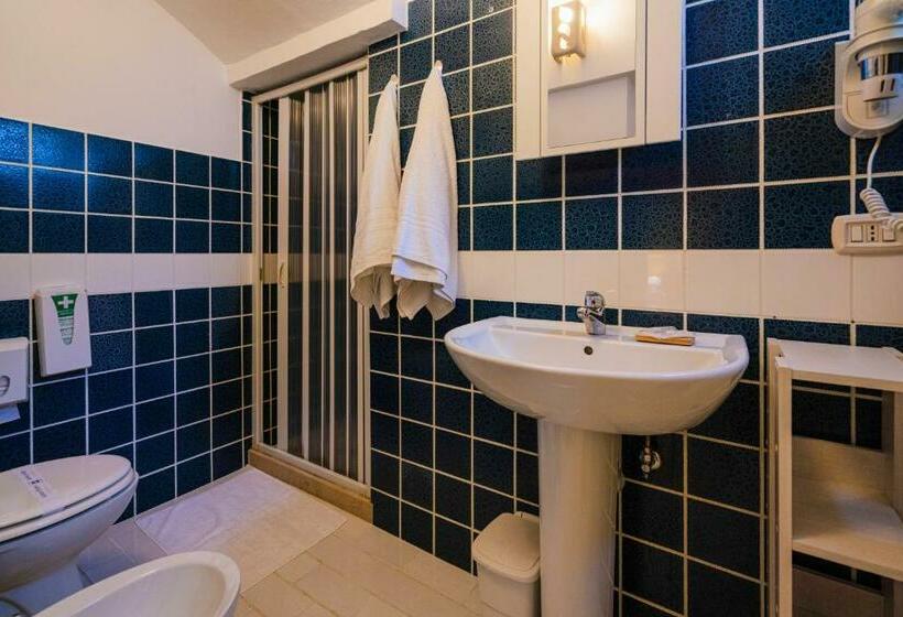 Трехместный Номер Стандарт с Балконом, B&b Nu Suennu