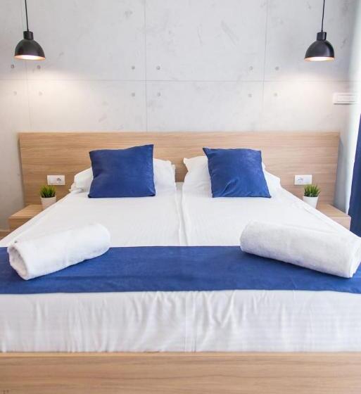 اتاق استاندارد با بالکن, Empire Luxury Apartments