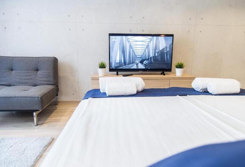اتاق استاندارد, Empire Luxury Apartments