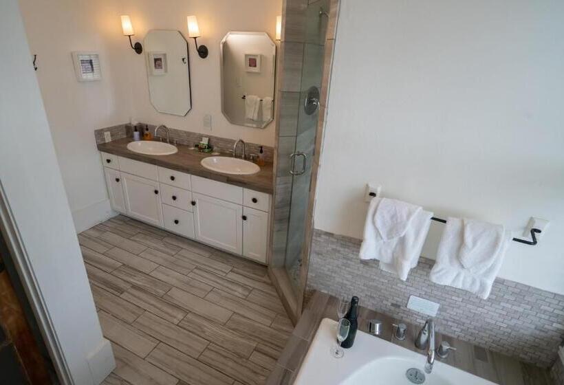 חדר דחוקס עם מיטת קינג, Sage Hill Inn & Spa