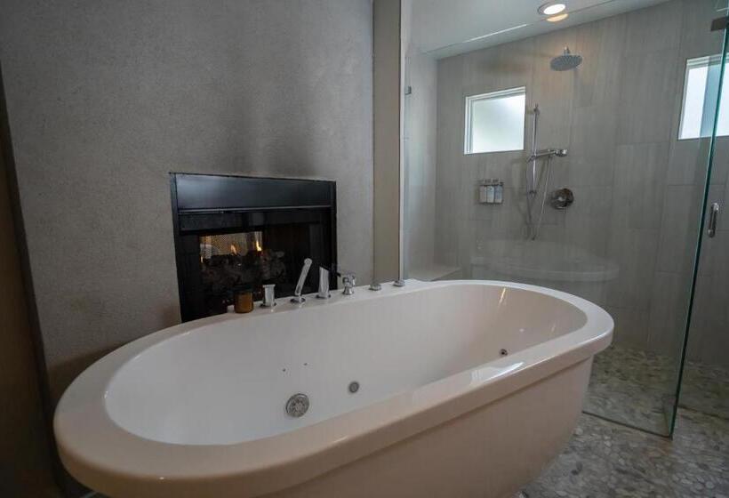 스탠다드 스튜디오 킹침대, Sage Hill Inn & Spa