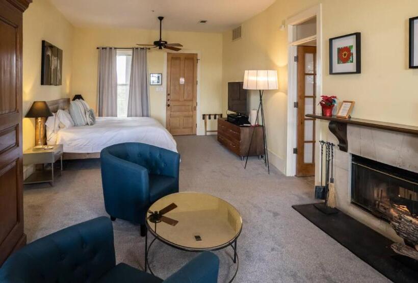 חדר דחוקס עם מיטת קינג, Sage Hill Inn & Spa