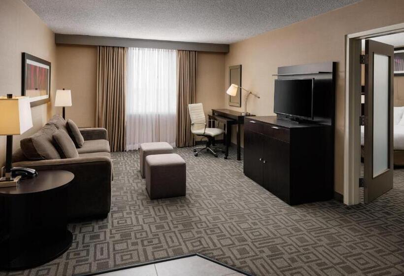 キングサイズベッドのデラックスルーム, Pomeroy Hotel & Conference Centre