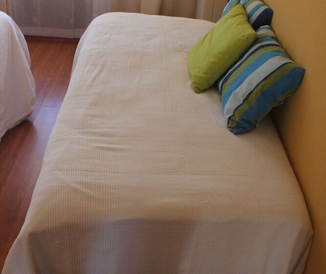 Номер Стандарт Совместная Ванная, Ericeira Chill Hill Hostel & Private Rooms   Peach Garden