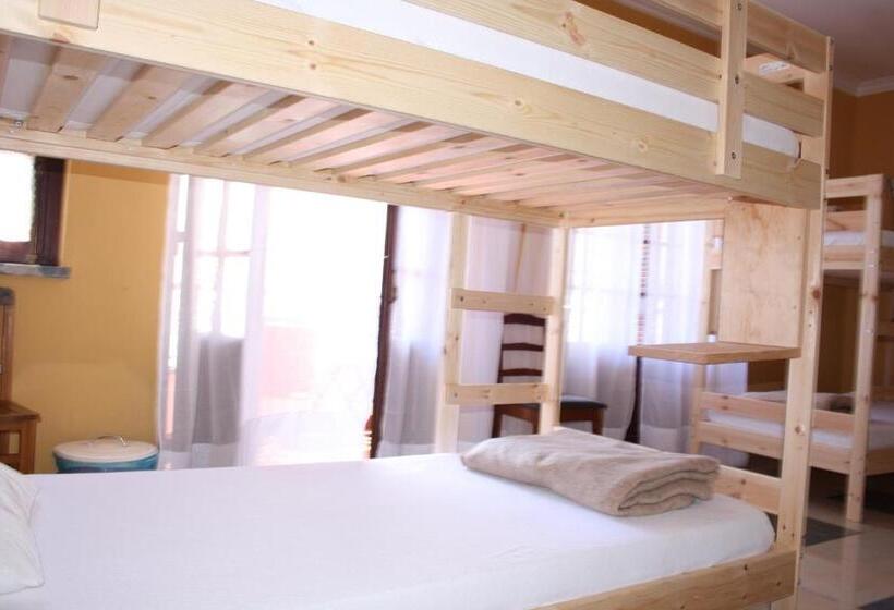 Кровать в Общей Комнате, Ericeira Chill Hill Hostel & Private Rooms   Peach Garden