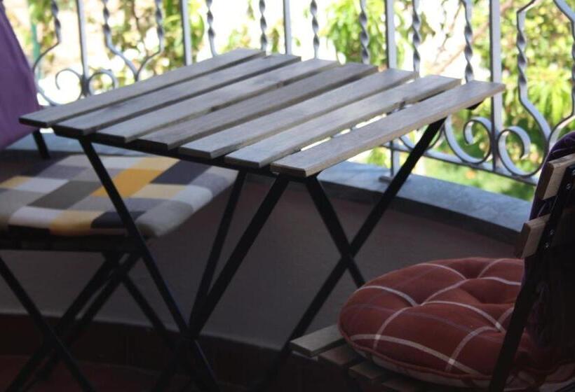 Номер Стандарт с Балконом, Ericeira Chill Hill Hostel & Private Rooms   Peach Garden