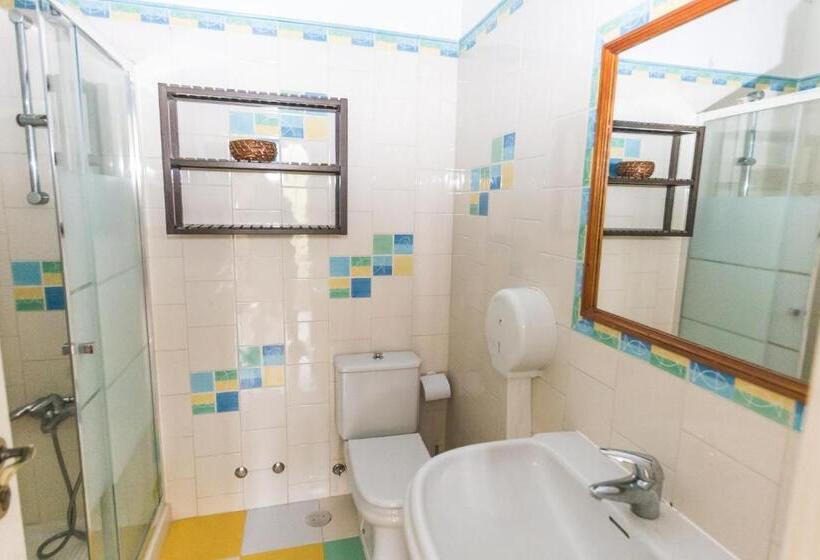 Номер Стандарт с Балконом, Ericeira Chill Hill Hostel & Private Rooms   Peach Garden