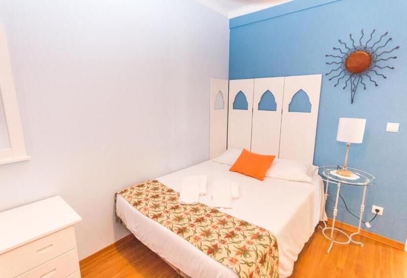 Номер Стандарт с Балконом, Ericeira Chill Hill Hostel & Private Rooms   Peach Garden