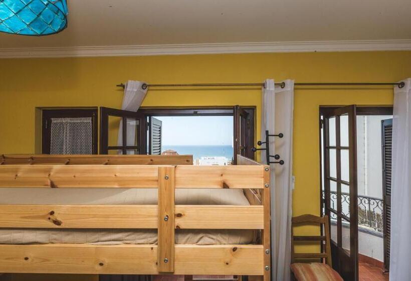 Кровать в Общей Комнате, Ericeira Chill Hill Hostel & Private Rooms   Peach Garden
