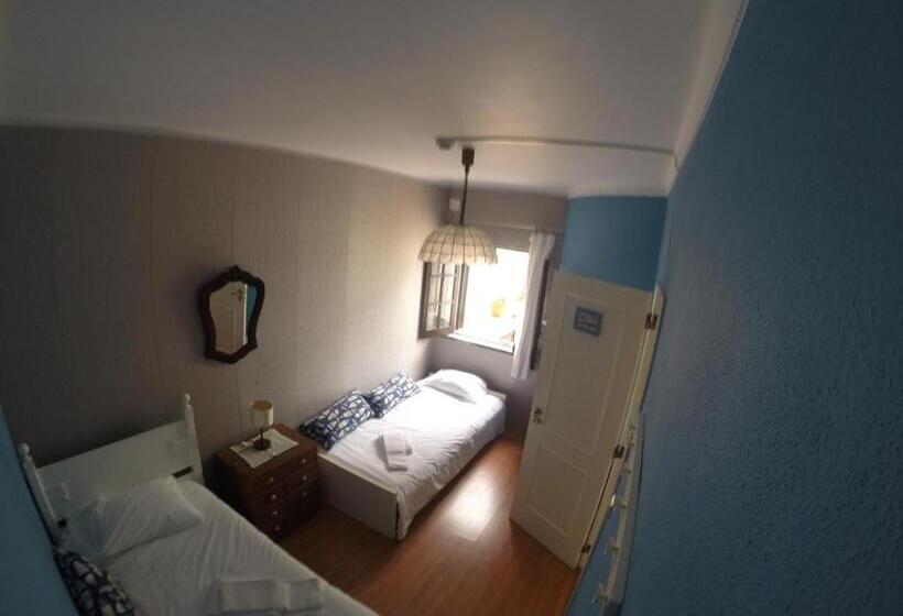 Номер Стандарт Совместная Ванная, Ericeira Chill Hill Hostel & Private Rooms   Peach Garden