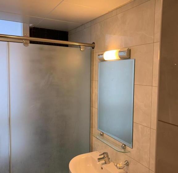 Escritório Estándar, Paragon Hotel Apartments