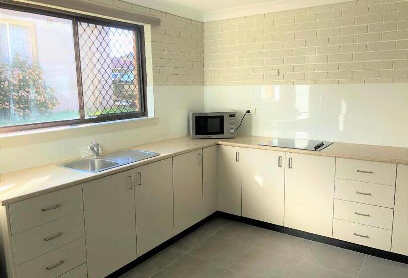 דירת שני חדרים, Bathurst Motor Inn