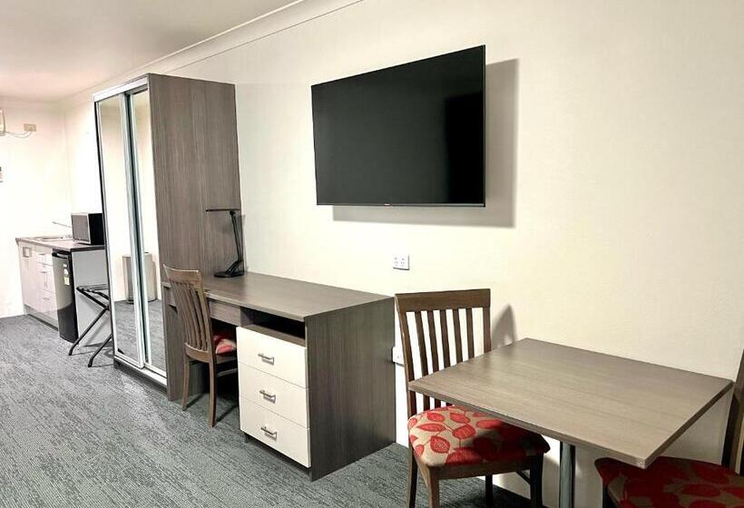 Студия Стандарт, Bathurst Motor Inn