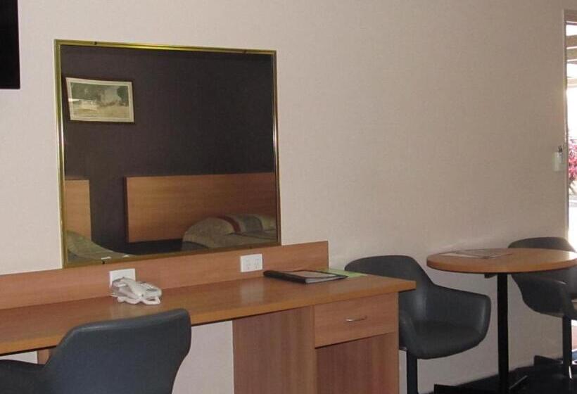 غرفة عائلية, Sunpalms Motel