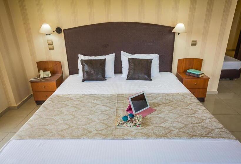 استودیوی استاندارد, Theo Beach Hotel Apartments