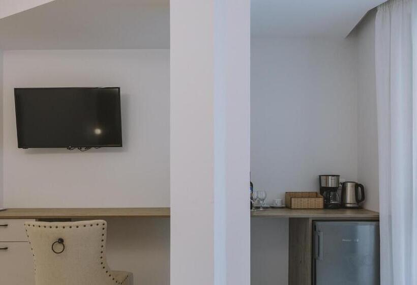 اتاق خانوادگی, Theo Beach Hotel Apartments