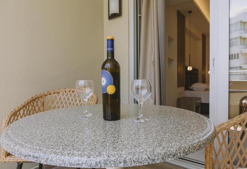اتاق خانوادگی, Theo Beach Hotel Apartments