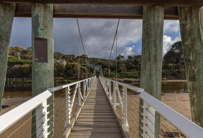 Семейный Номер, Lorne