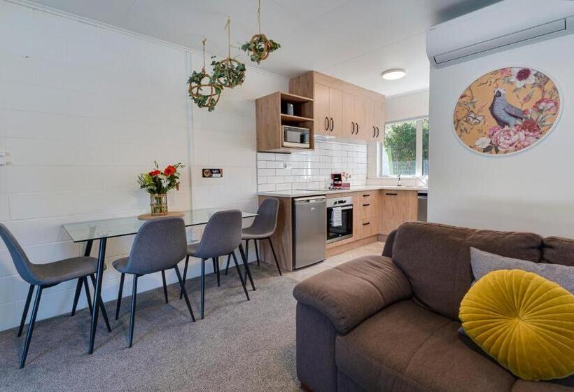 Апартаменты 2 Спальни, Archway Motels & Chalets