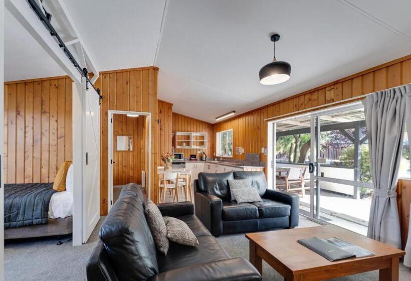 Апартаменты 3 Спальни, Archway Motels & Chalets
