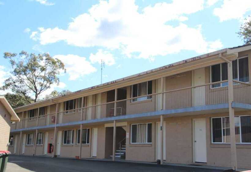 Семейный Номер, Ashwood Motel