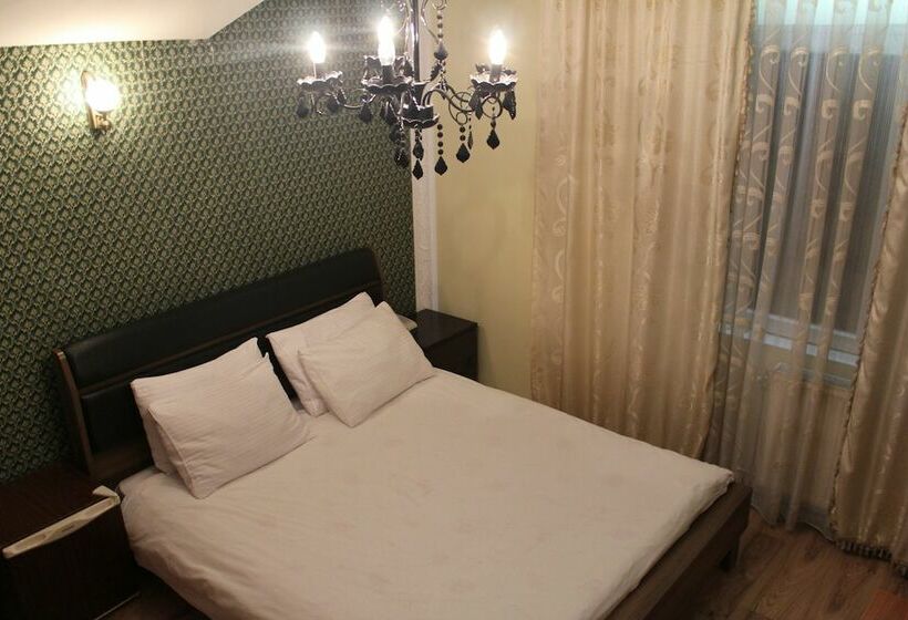 اتاق اکونومی, Adria
