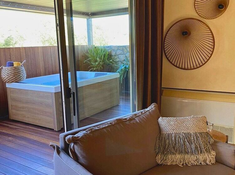 Люкс Премиум, Anthemion Suites And Villas